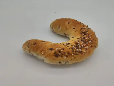 Cibulovo-česnekový rohlík