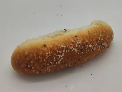 Rohlík solený s kmínem